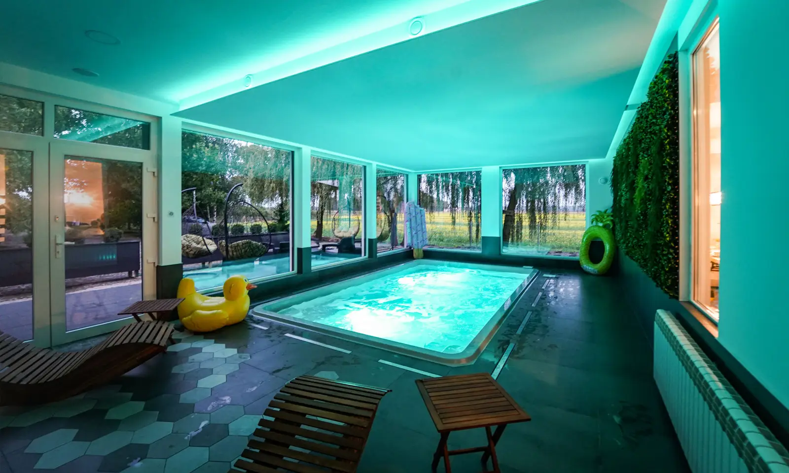 kryty basen z przeciwprądem